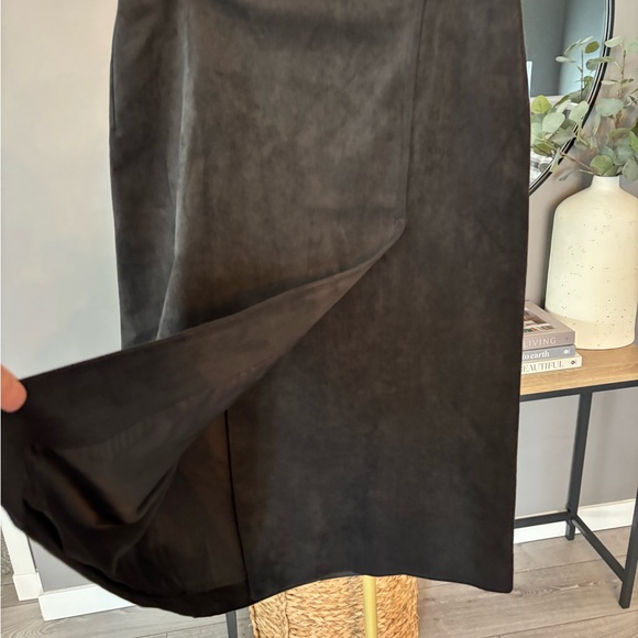 Babaton High Waisted Skirt - Picture 4 of 6